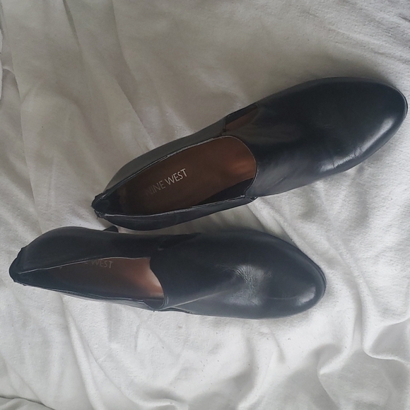 NINE WEST BOOTIES - Picture 8 of 9